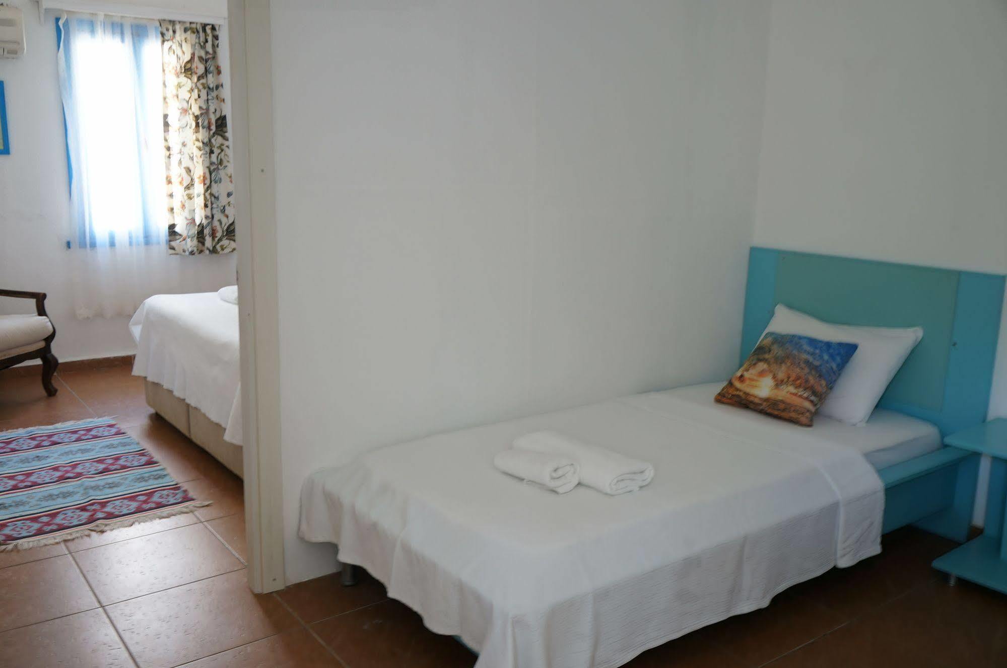 Esmana Hotel Bitez Buitenkant foto
